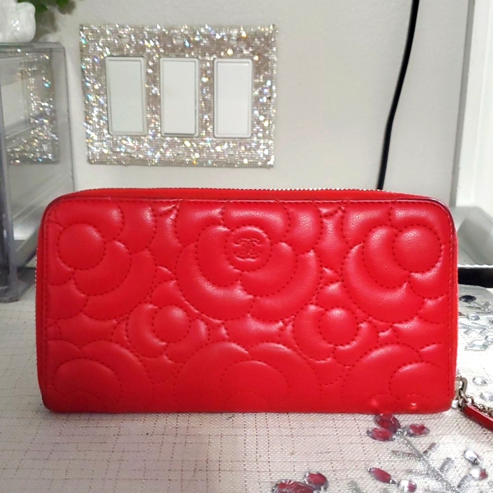 🇮🇹RARE Stuning CHANEL Camelia Red Quilted Lambskin Zip Around Long Wallet❤️❤️❤ - Picture 5 of 17